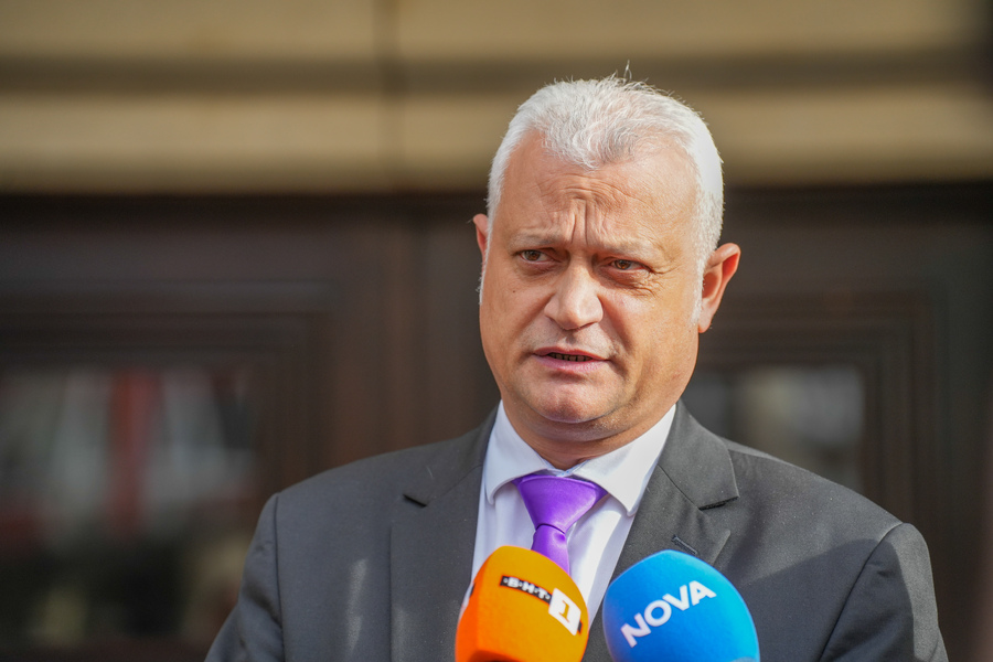 Народните представители от Има такъв народ Тошко Йорданов и Александър