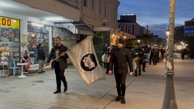 Факелното шествие