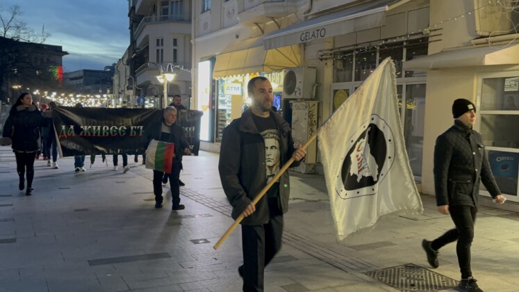 Факелното шествие