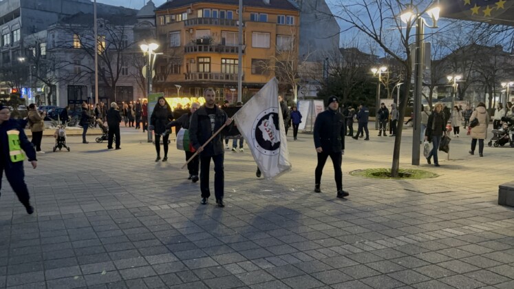 Факелното шествие