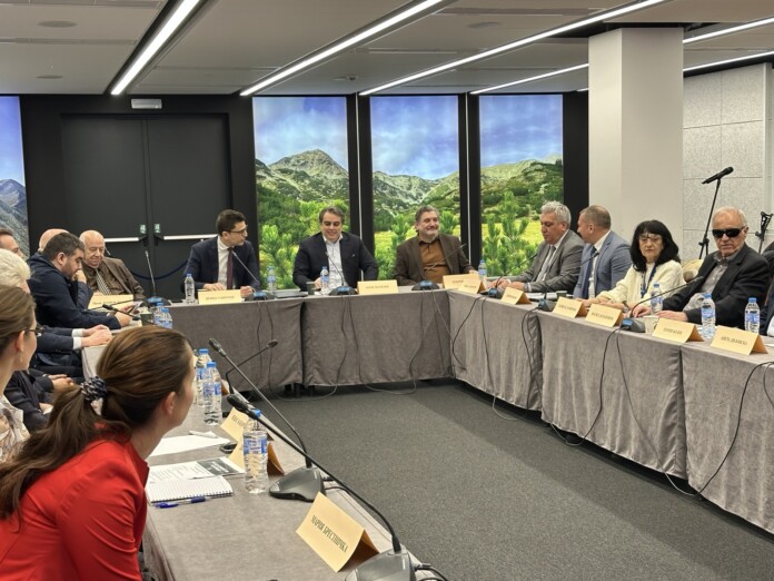 Минимална заплата, пенсии и бедност – какво трябва да се промени в България?