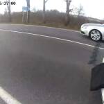 Зрелищна гонка с полицията и шипове на пътя! Задържан е системен нарушител в Сливенско Гонка в Сливенско