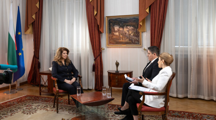 Президент Илияна Йотова Президент Илияна Йотова