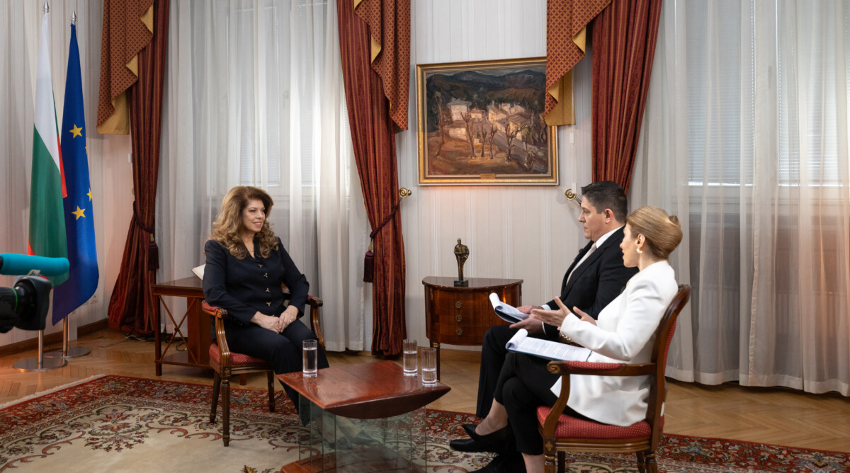 Този служебен кабинет е резултат от промените в Конституцията които