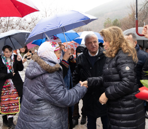 Президентът в Делчево: Да излезем от политическото опиянение и да работим за просперираща България 1 Илияна Йотова