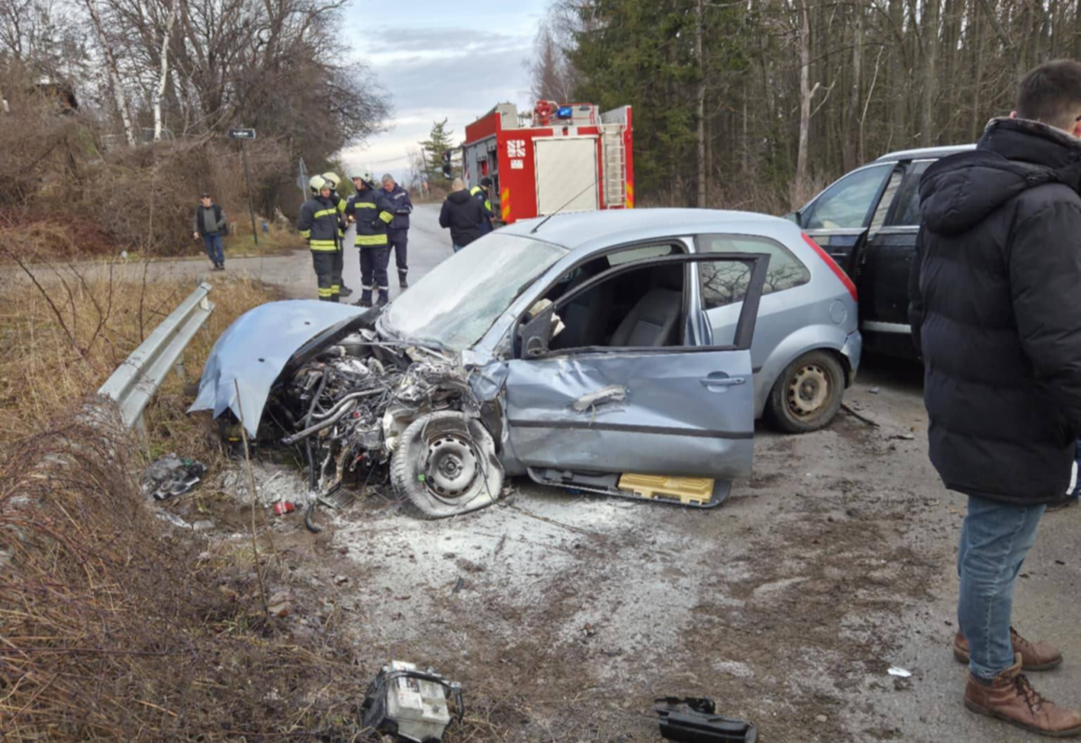 Двама души са ранени при пътнотранспортно произшествие с участието на