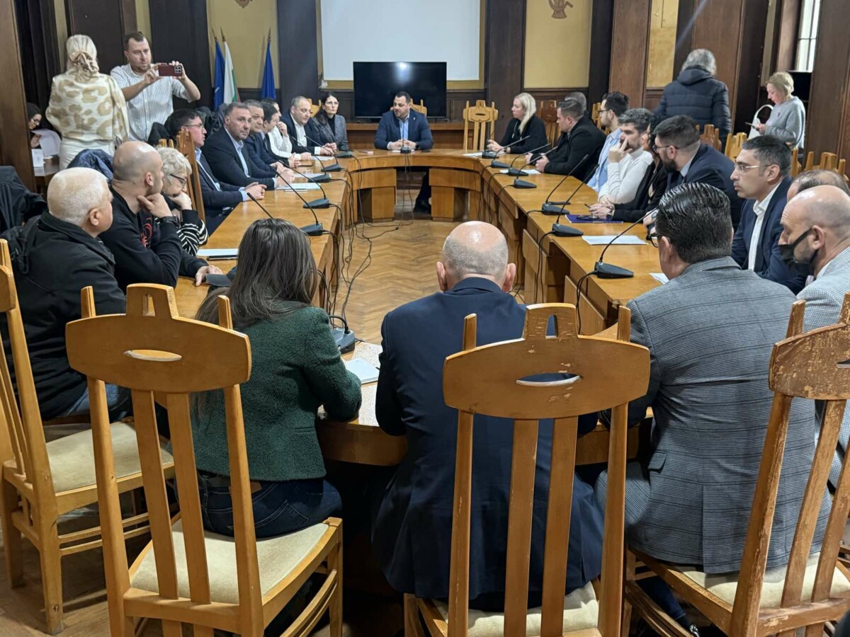 Областният управител Владимир Крумов проведе консултации с политическите партии и