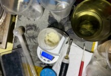 Удар на полицията в Бургас! Шестима са в ареста заради производство на дрога (СНИМКИ) Наркотици