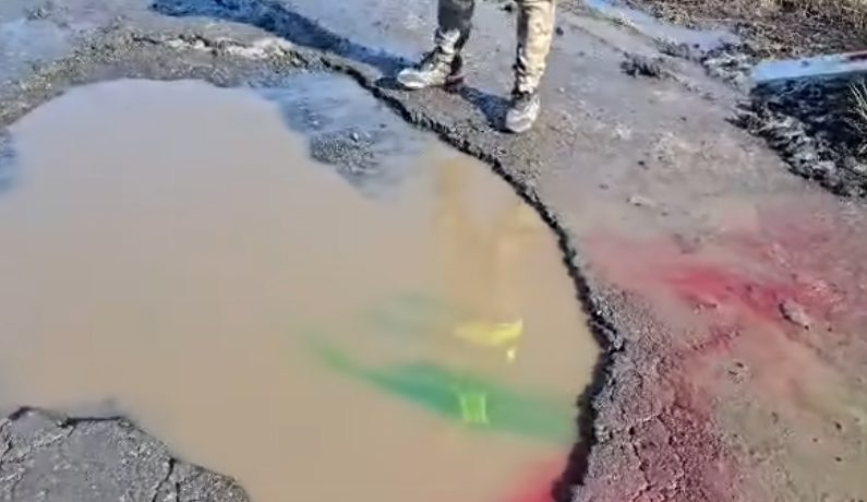 Дупките по пътя Снимка Кадър от видео
Граждани разпространиха видеа в