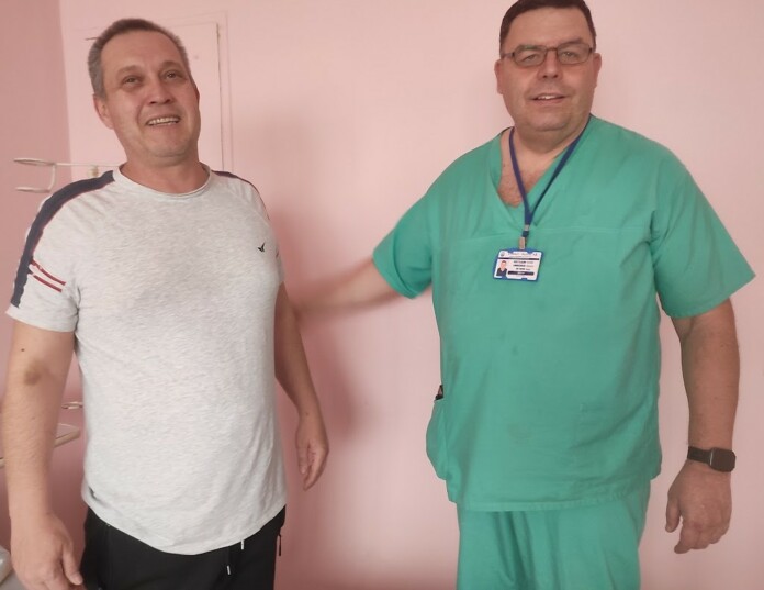 Пациентът Иван Енев и д-р Костадин Петков