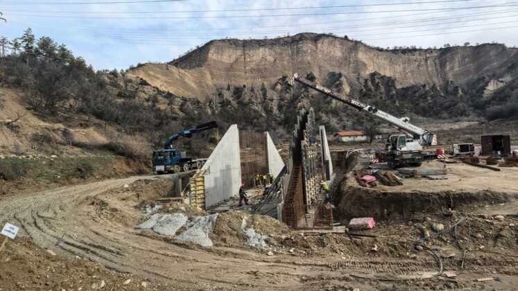 Изграждането на обхода на Кресна