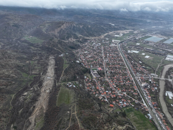 Изграждането на обхода на Кресна
