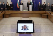 Анализатор: Служебният кабинет се нуждае от подкрепа от „улицата“ Предаването на властта