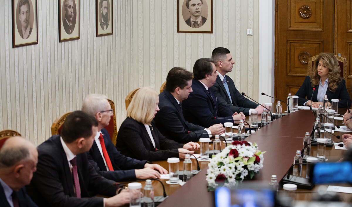 След последните промени в Конституцията отговорността за служебния кабинет е