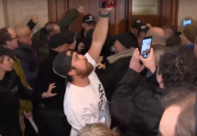 Сблъсъци пред кабинета на Борислав Сарафов на фона на протест срещу него Сблъсъците с полицията