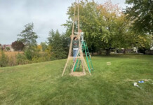 Рекорд на Гинес: Тийнейджър изгради реплика на Айфеловата кула от клечки за зъби Сглобяването на кулата от клечки