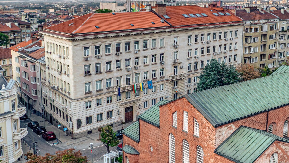 ГЕРБ БСП ИТН ВМРО и Възраждане блокираха 149 077 298