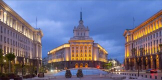 Триъгълникът на властта