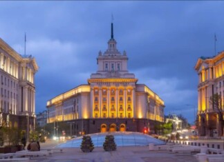 Триъгълникът на властта