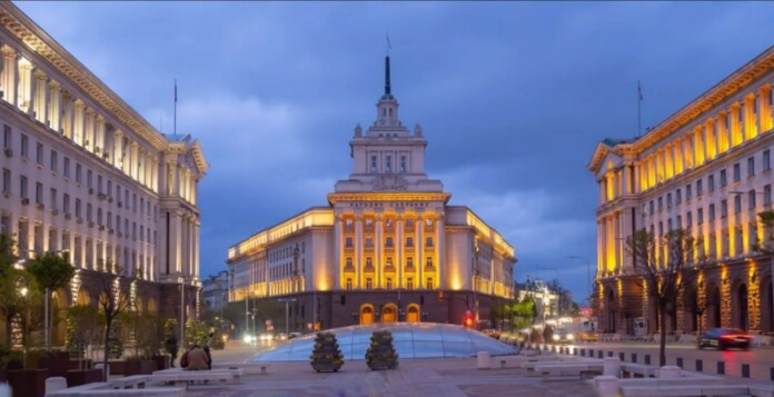 Триъгълникът на властта