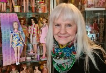 Германка постави рекорд на Гинес, разпознавайки кукли Барби със завързани очи