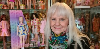 Германка постави рекорд на Гинес, разпознавайки кукли Барби със завързани очи