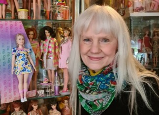 Германка постави рекорд на Гинес, разпознавайки кукли Барби със завързани очи