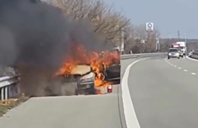 Горящ автомобил на АМ "Тракия"