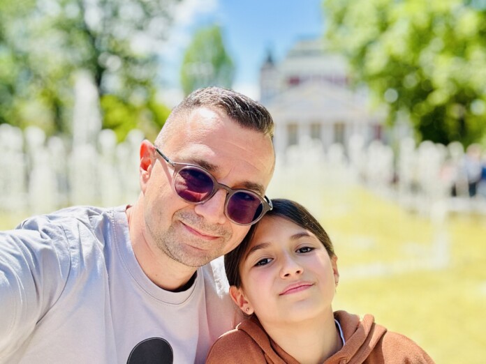 Малката Софи с баща си