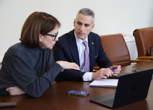 Христо Грозев ще съветва Механизма за борба с хибридните заплахи по време на изборите 1 Разговорът