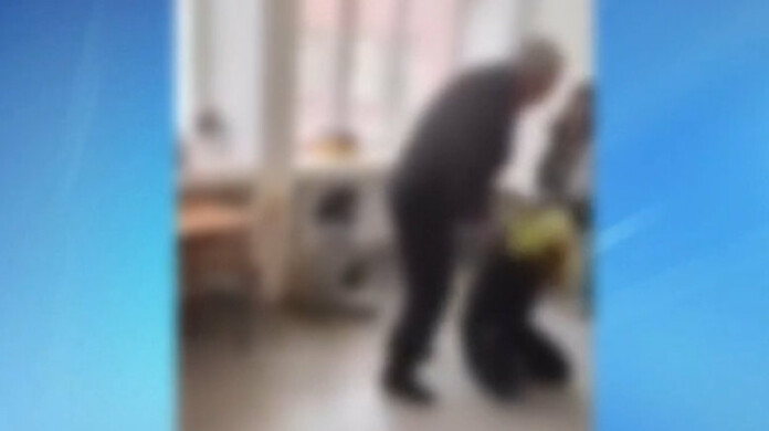 Охранител удря дете в Севлиево