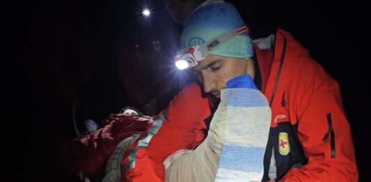 Оказване на помощ на пострадалата туристка