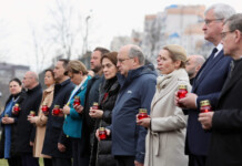 България почете жертвите в Буча: Зверствата не трябва да се забравят
