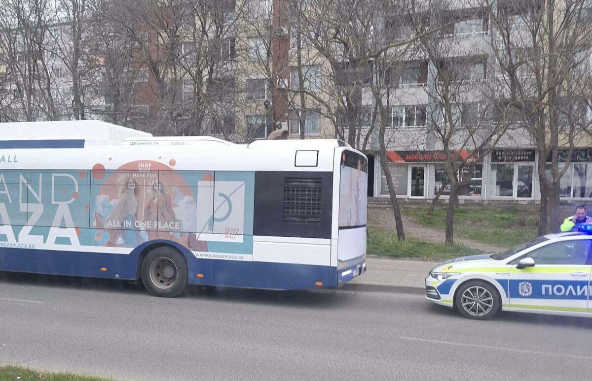 Пенсионерка е пострадала при рязко спиране на шофьора на автобус
