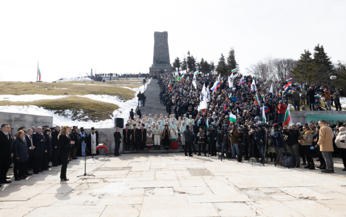 Президентът Илияна Йотова от Шипка