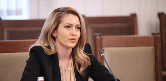 Рая Назарян