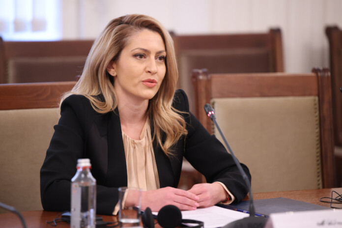 Рая Назарян