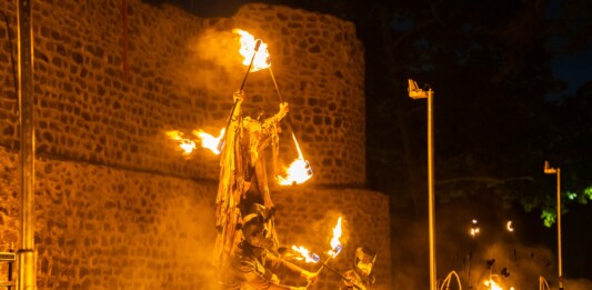 Спектакълът