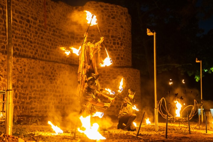 Спектакълът