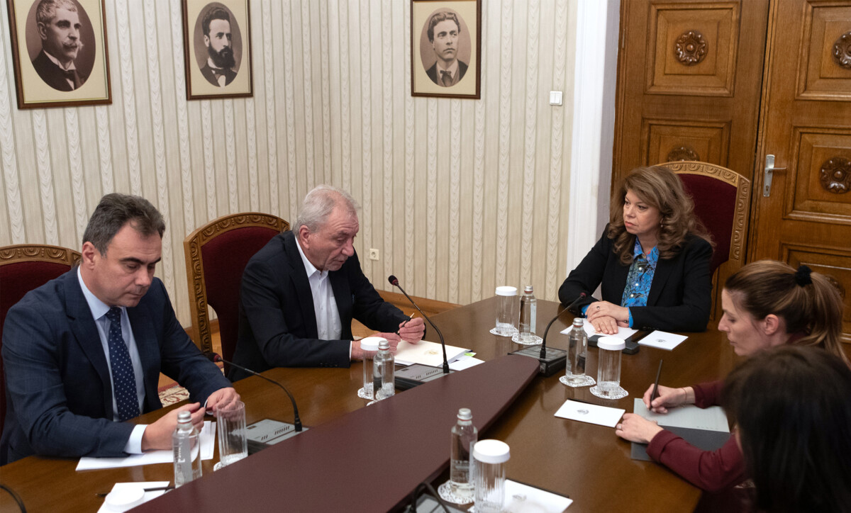 разговаря на Дондуков 2 с ръководството на Комисията за защита