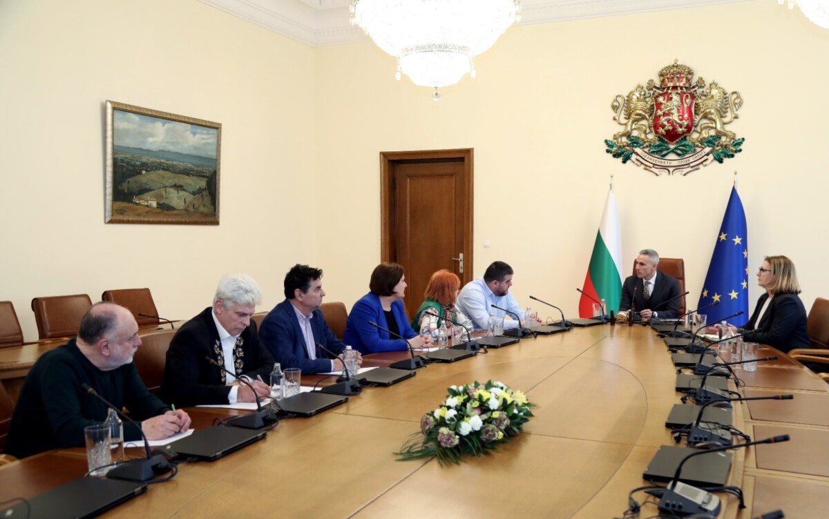 Представители на ръководствата на КНСБ и КТ Подкрепа са се