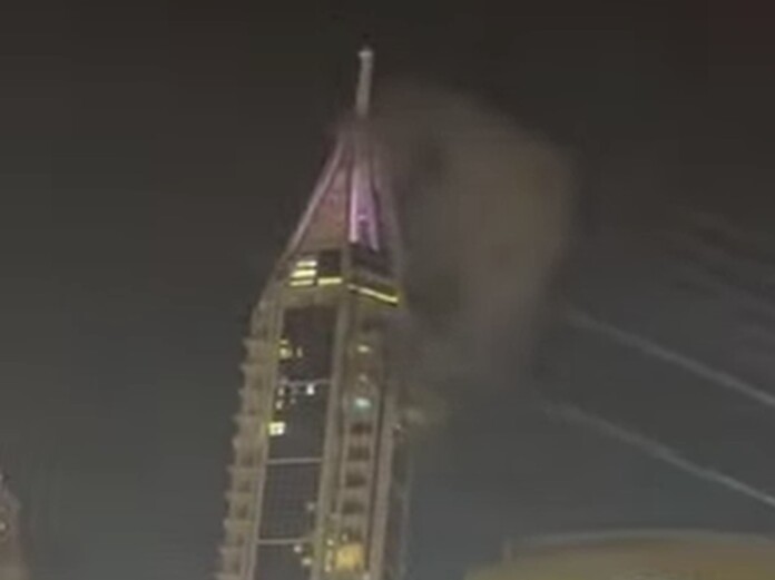 Удареният небостъргач