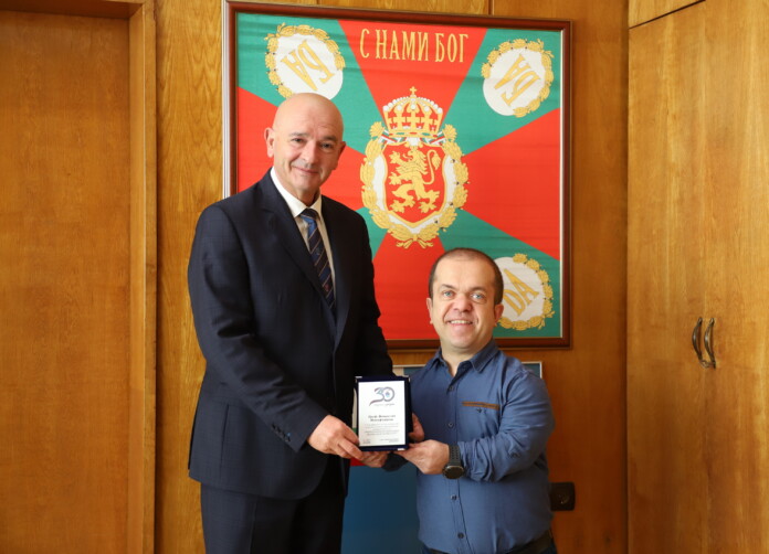 Връчването на плакета