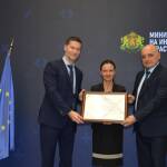 Връчването на сертификата