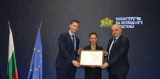Връчването на сертификата