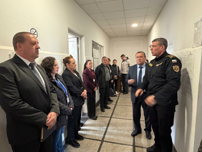 Държавата на място в Якоруда: Проверяват сигнали за манипулиране на вота Държавата на място в Якоруда: Проверяват сигнали за манипулиране на вота