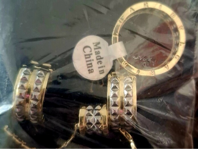 Фалшиви бижута Фалшиви бижута