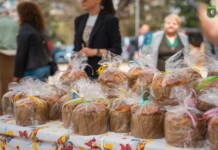 Ямбол дарява над 1000 козунака на пенсионери и хора в нужда за Великден