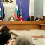 започна транспортирането на изборните книжа в страната.