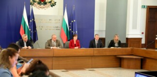 започна транспортирането на изборните книжа в страната.